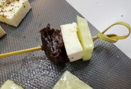 Фото шага рецепта Канапе с адыгейским сыром 175384 шаг 9  