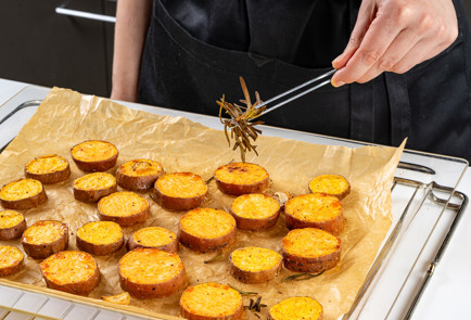 Фото шага рецепта Канапе с бататом и лососем 191034 шаг 8  