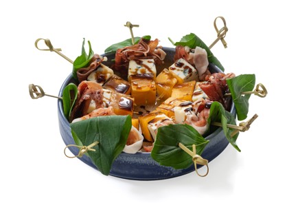 Фото шага рецепта Канапе с хурмой и прошутто 175309 шаг 10  