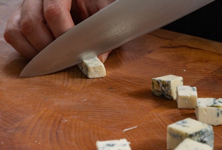 Фото шага рецепта Канапе с хурмой и прошутто 175309 шаг 4  