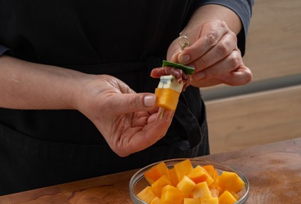 Фото шага рецепта Канапе с хурмой и прошутто 175309 шаг 8  