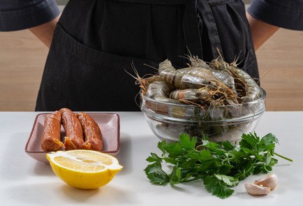 Фото шага рецепта Канапе с креветкой и колбаской 175308 шаг 1  