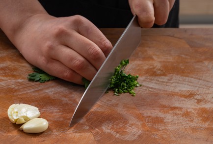 Фото шага рецепта Канапе с креветкой и колбаской 175308 шаг 6  