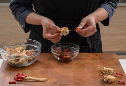 Фото шага рецепта Канапе с креветкой и колбаской 175308 шаг 9  