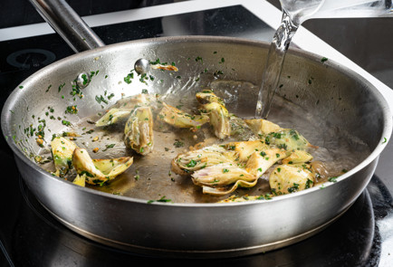 Фото шага рецепта Канапе с маринованной моцареллой и колбасой 191020 шаг 10  