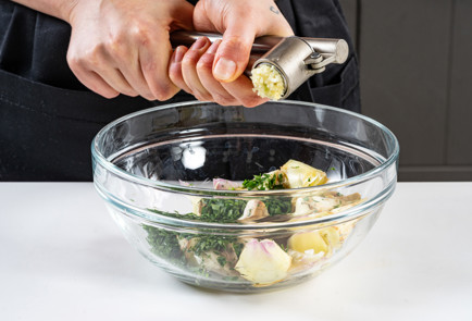 Фото шага рецепта Канапе с маринованной моцареллой и колбасой 191020 шаг 9  