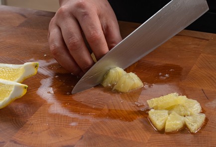 Фото шага рецепта Канапе с огурцом творожным сыром и красной рыбой 175306 шаг 8  