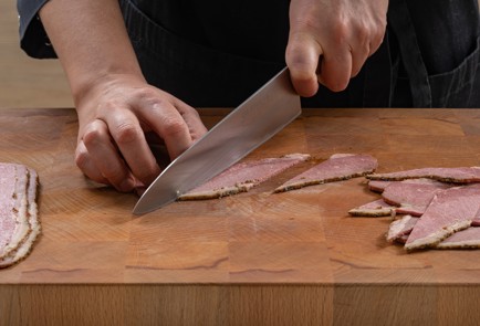 Фото шага рецепта Канапе с пастрами 175310 шаг 7  