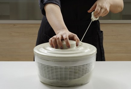 Фото шага рецепта Канапе с прошутто грушей и сыром с плесенью 152950 шаг 2  