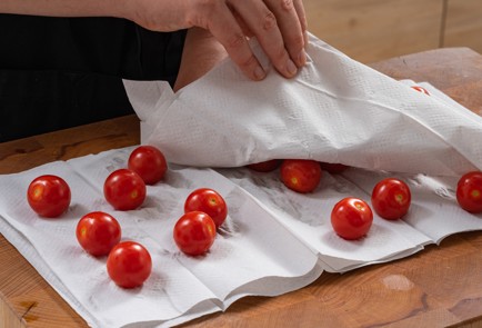 Фото шага рецепта Канапе с пряной фетой и оливками 175311 шаг 2  