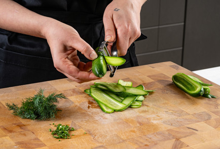 Фото шага рецепта Канапе с селедкой 191032 шаг 4  