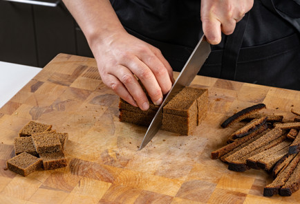 Фото шага рецепта Канапе с селедкой 191032 шаг 6  