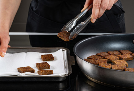 Фото шага рецепта Канапе с селедкой 191032 шаг 7  