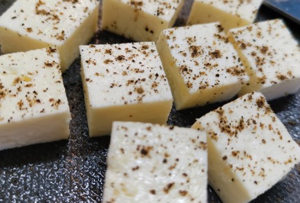 Фото шага рецепта Канапе с жареным адыгейским сыром 175385 шаг 2  