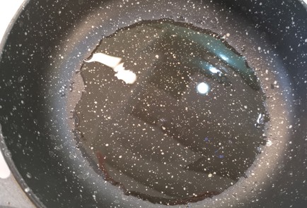 Фото шага рецепта Канапе с жареным адыгейским сыром 175385 шаг 4  