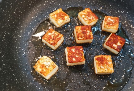 Фото шага рецепта Канапе с жареным адыгейским сыром 175385 шаг 6  