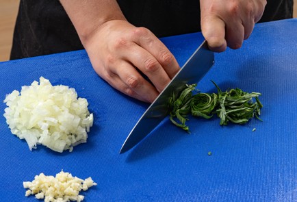 Фото шага рецепта Каннеллони с творожным сыром вялеными томатами и оливками 188035 шаг 2  