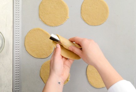 Фото шага рецепта Трубочки каноли с рикоттой 42463 шаг 2