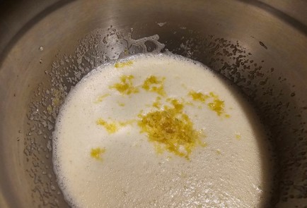 Фото шага рецепта Кантуччи с миндалем и цукатами 174943 шаг 2  