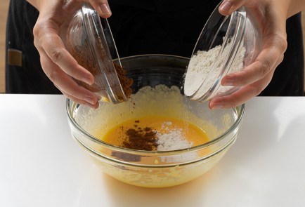 Фото шага рецепта Капкейки Диана 139841 шаг 2  