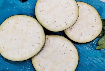 Фото шага рецепта Капрезе из баклажана 152929 шаг 1  