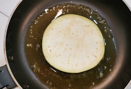 Фото шага рецепта Капрезе из баклажана 152929 шаг 4  