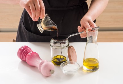 Фото шага рецепта Капрезе с клубникой 152405 шаг 5  