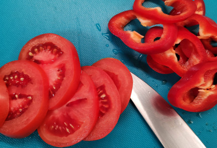 Фото шага рецепта Капрезе с перцем рамиро 151977 шаг 2  