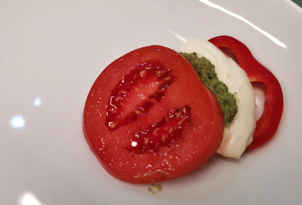 Фото шага рецепта Капрезе с перцем рамиро 151977 шаг 5  