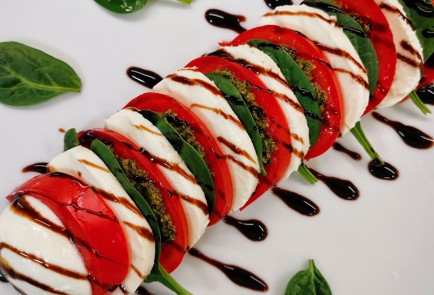 Фото шага рецепта Капрезе со шпинатом 152926 шаг 9  