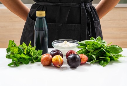 Фото шага рецепта Капрезе со сливами 187033 шаг 1  