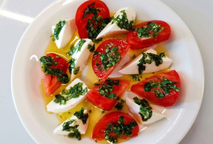 Фото шага рецепта Капрезе 188850 шаг 10  