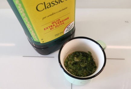 Фото шага рецепта Капрезе 188850 шаг 5  