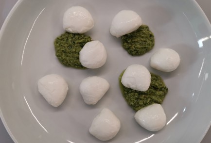 Фото шага рецепта Капрезе 189919 шаг 6  