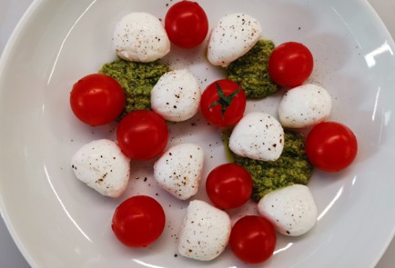 Фото шага рецепта Капрезе 189919 шаг 8  