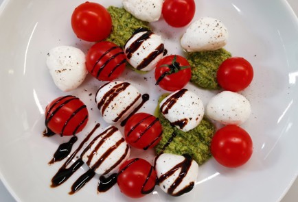 Фото шага рецепта Капрезе 189919 шаг 9  