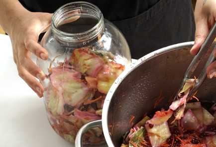 Фото шага рецепта Капуста провансаль с яблоками и клюквой 152699 шаг 12