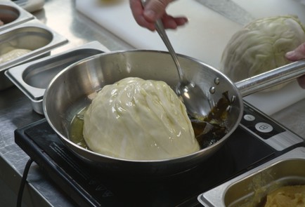 Фото шага рецепта Капуста с соусом тоннато 176017 шаг 3  