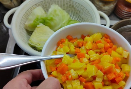 Фото шага рецепта Капуста в панировке на подушке из овощей 175088 шаг 11  