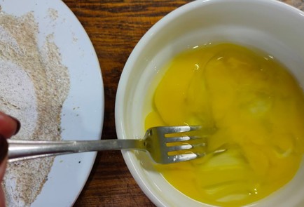 Фото шага рецепта Капуста в панировке на подушке из овощей 175088 шаг 14  