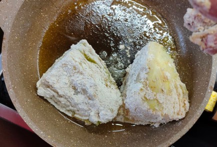 Фото шага рецепта Капуста в панировке на подушке из овощей 175088 шаг 17  