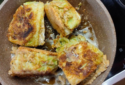 Фото шага рецепта Капуста в панировке на подушке из овощей 175088 шаг 18  