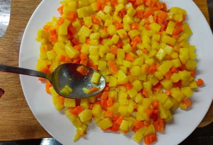 Фото шага рецепта Капуста в панировке на подушке из овощей 175088 шаг 19  