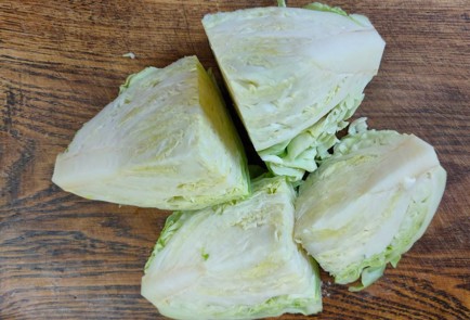 Фото шага рецепта Капуста в панировке на подушке из овощей 175088 шаг 2  