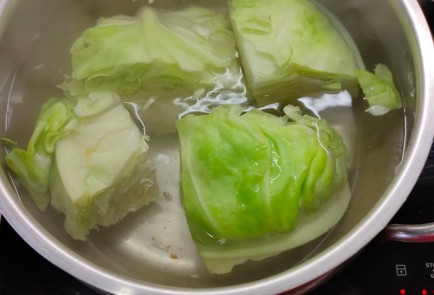 Фото шага рецепта Капуста в панировке на подушке из овощей 175088 шаг 4  