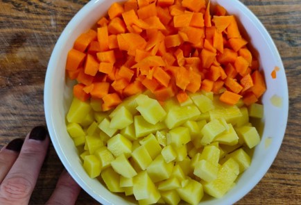 Фото шага рецепта Капуста в панировке на подушке из овощей 175088 шаг 5  