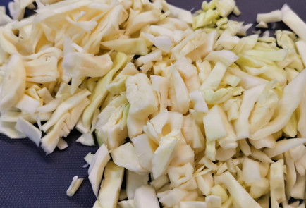 Фото шага рецепта Капустный салат с помидорами и авокадо 151998 шаг 1  