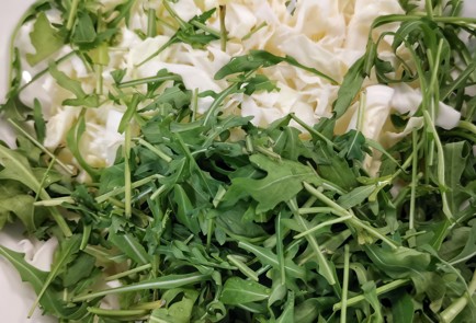 Фото шага рецепта Капустный салат с яйцами и авокадо 152293 шаг 2  