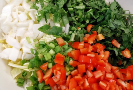 Фото шага рецепта Капустный салат с яйцами и авокадо 152293 шаг 4  