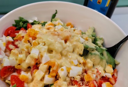 Фото шага рецепта Капустный салат с яйцами и авокадо 152293 шаг 7  